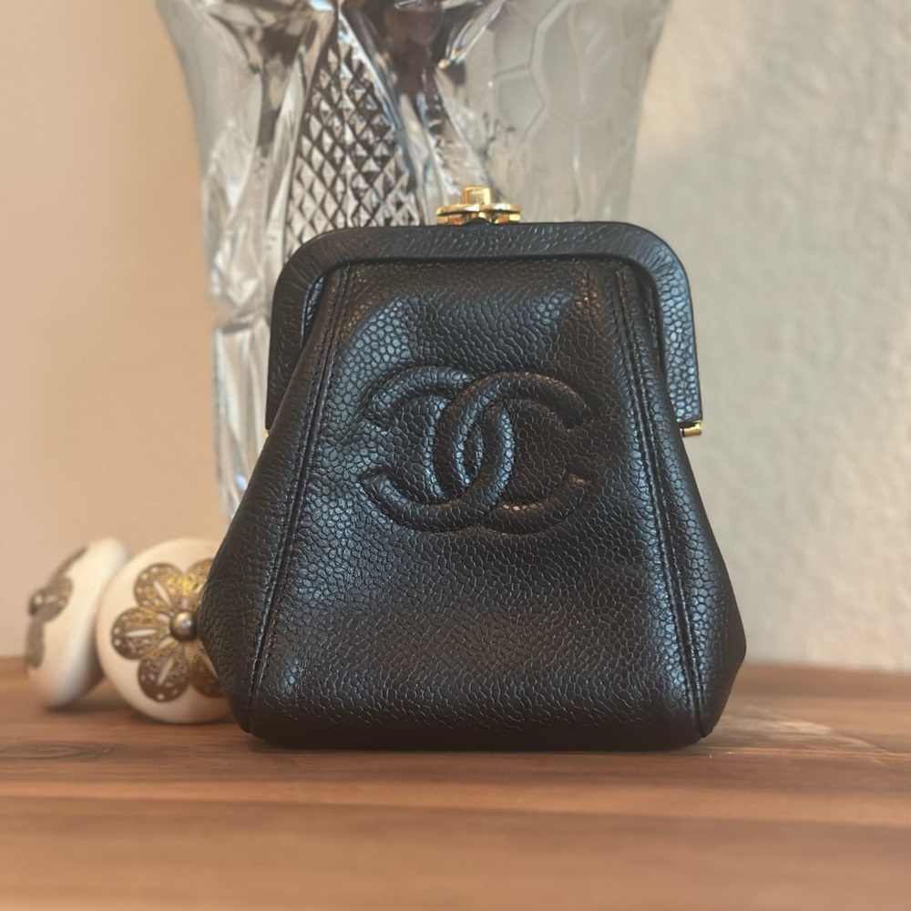 Authentic Vintage Chanel Black Caviar Kiss Lock Coin Purse - Picture 1 of 11